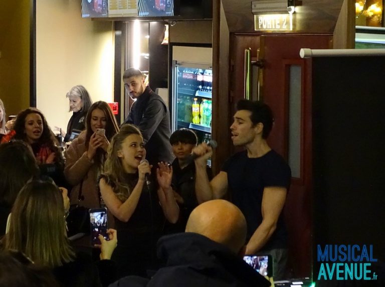 Alyzée Lalande et Alexis Loizon chantent au Karaoké