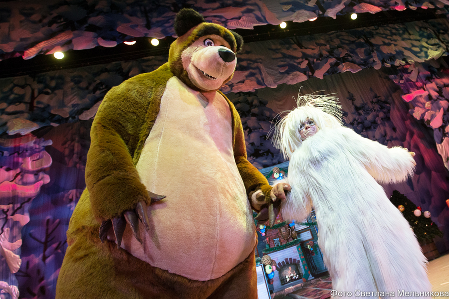 "Masha et Michka" : Snowie et Michka en costumes