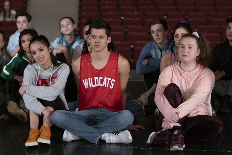 Olivia Rodrigo (Nini), Matt Cornett (EJ) et Julia Lester (Ashlyn)